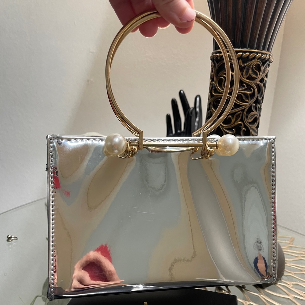 Yves Saint Laurent - Picture 6 of 10